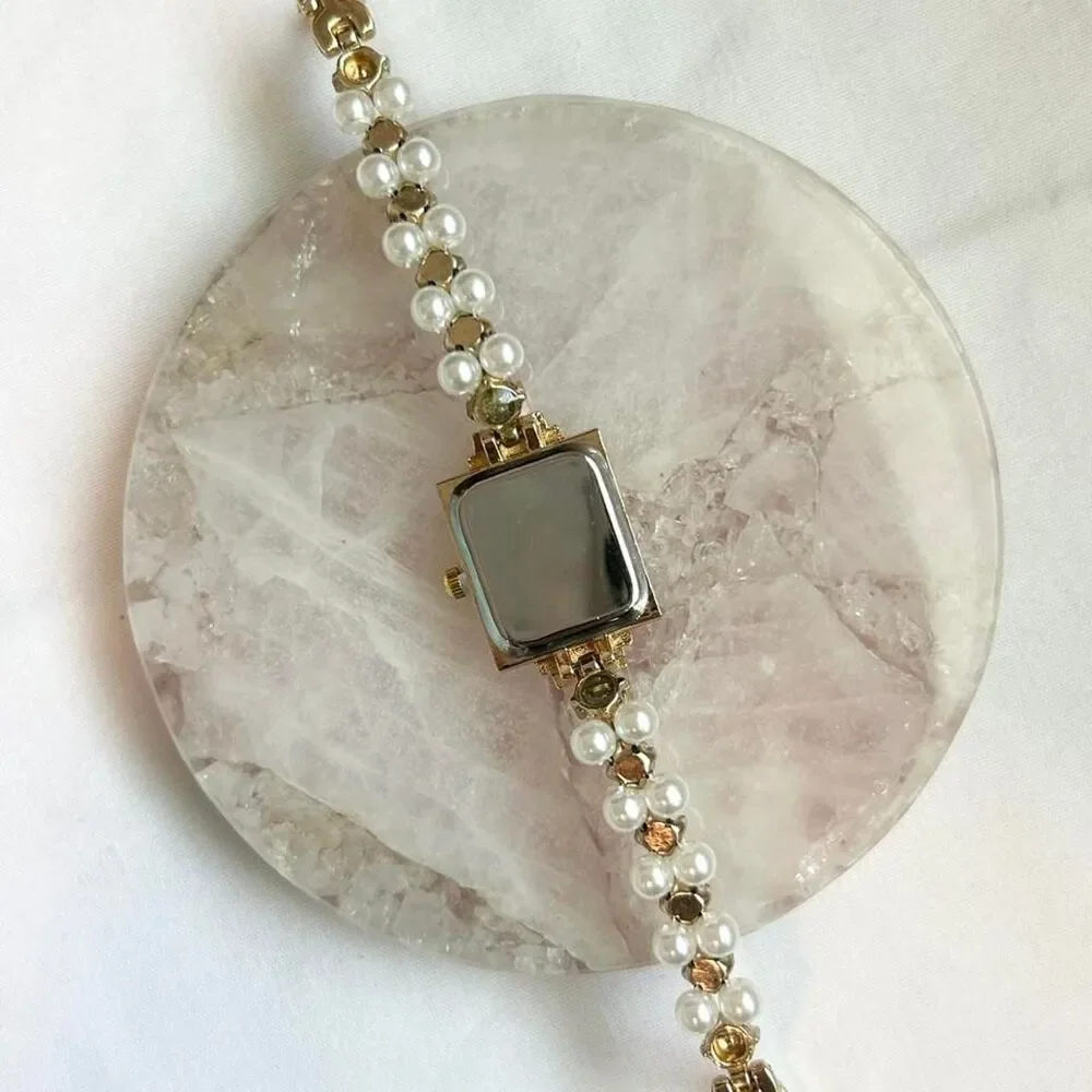 Source Unknown gold tone
